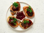 Брускети з курячою печінкою