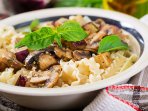 Макарони з баклажанами і печерицями
