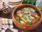 Суп з овочами і ковбасками
