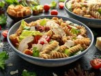 Салат "Цезар" із запеченою пастою