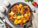 Курка, запечена з овочами