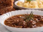 Гуляш зі свинини і яловичини
