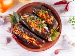 Квашеные баклажаны с начинкой из моркови, перца и чеснока
