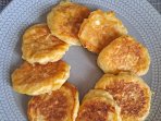 Оладки з карамелізованими яблуками
