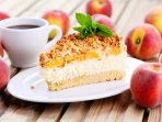 Тістечко з персиками та кремом