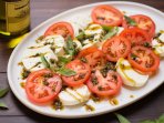 Салат «Капрезе» з каперсами