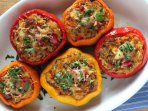 Фарширований перець з рисом, курятиною і овочами