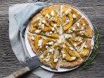 Тарт із бататом, цибулею і сиром