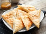 Бендерики з сиром і родзинками