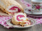 Меренговий рулет з ревенем