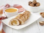 Курячий рулет з горіхами й сиром