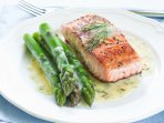 Лосось зі спаржею