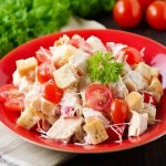 Баварський салат з куркою, помідорами й сиром — просто й смачно Баварський салат з куркою, помідорами й сиром — просто й смачно