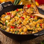 Королівська гречка — особливий рецепт з куркою та овочами Королівська гречка — особливий рецепт з куркою та овочами
