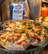 «Човники» з картоплею і сардельками