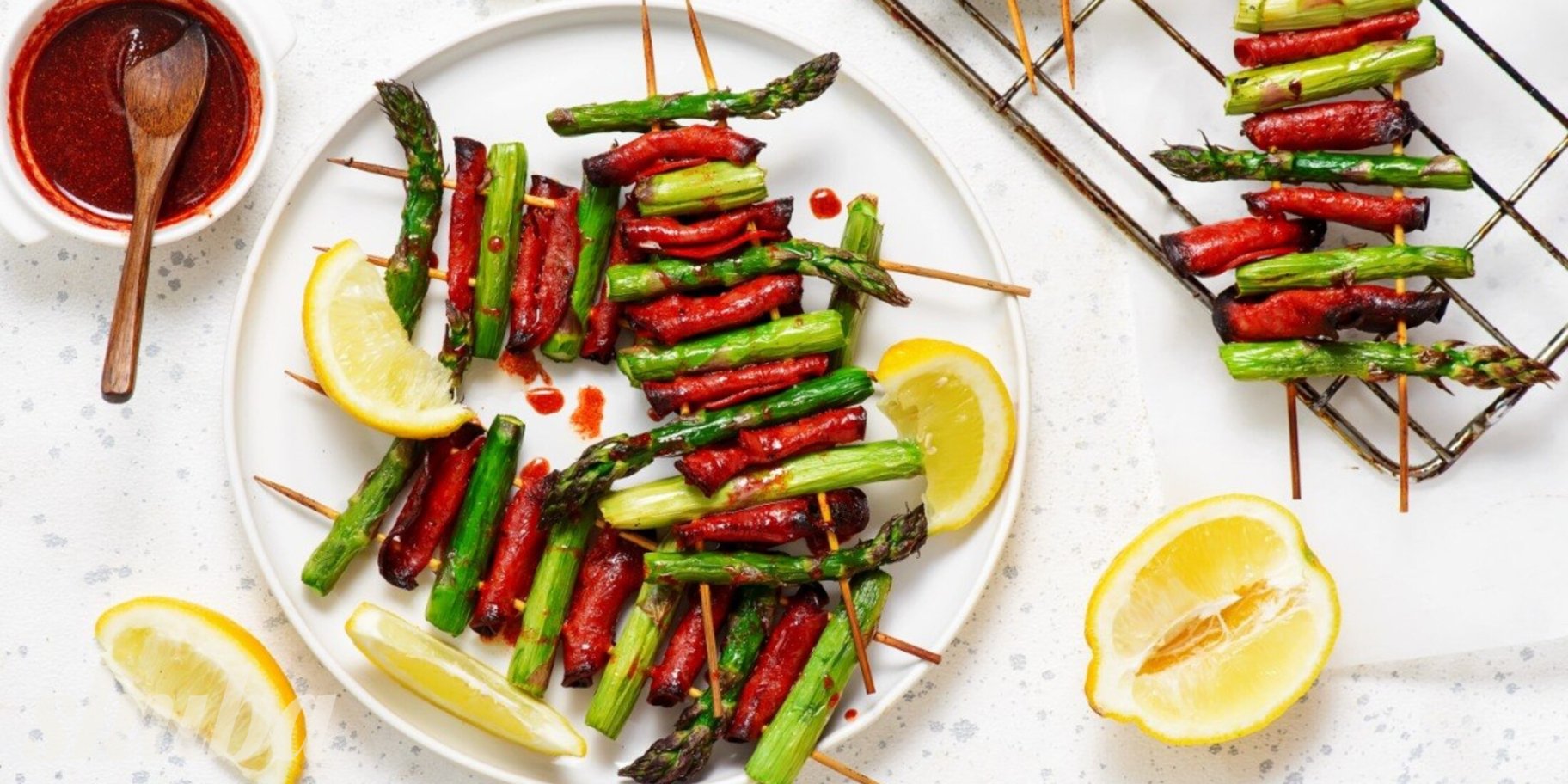 Шашлички зі спаржею та ковбасою