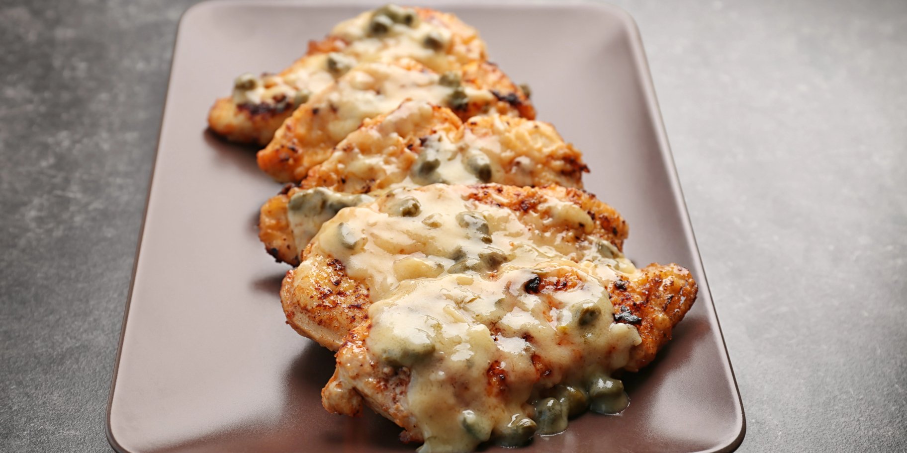 Відбивна зі свинини із сиром та солоними огірками