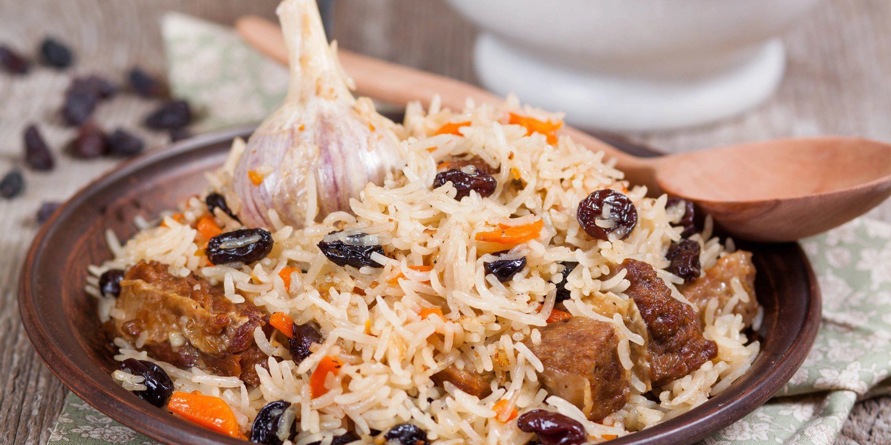 Плов з овочами, м’ясом та сухофруктами
