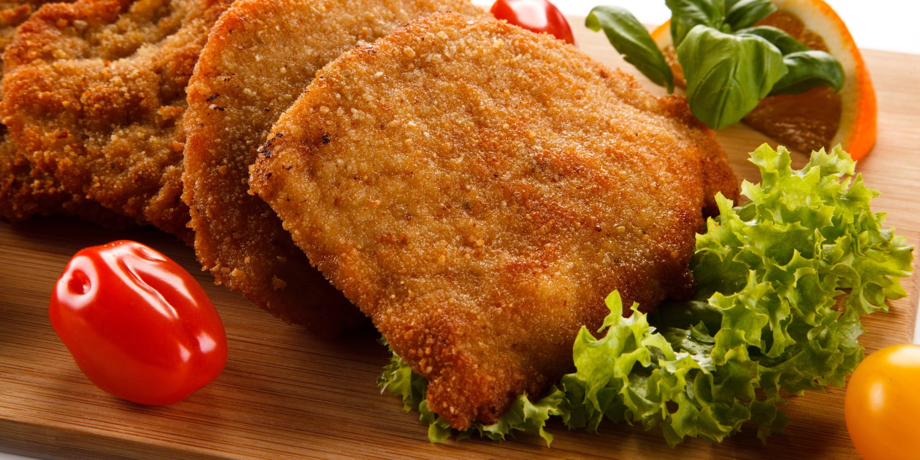 Свинячі відбивні в білковому клярі