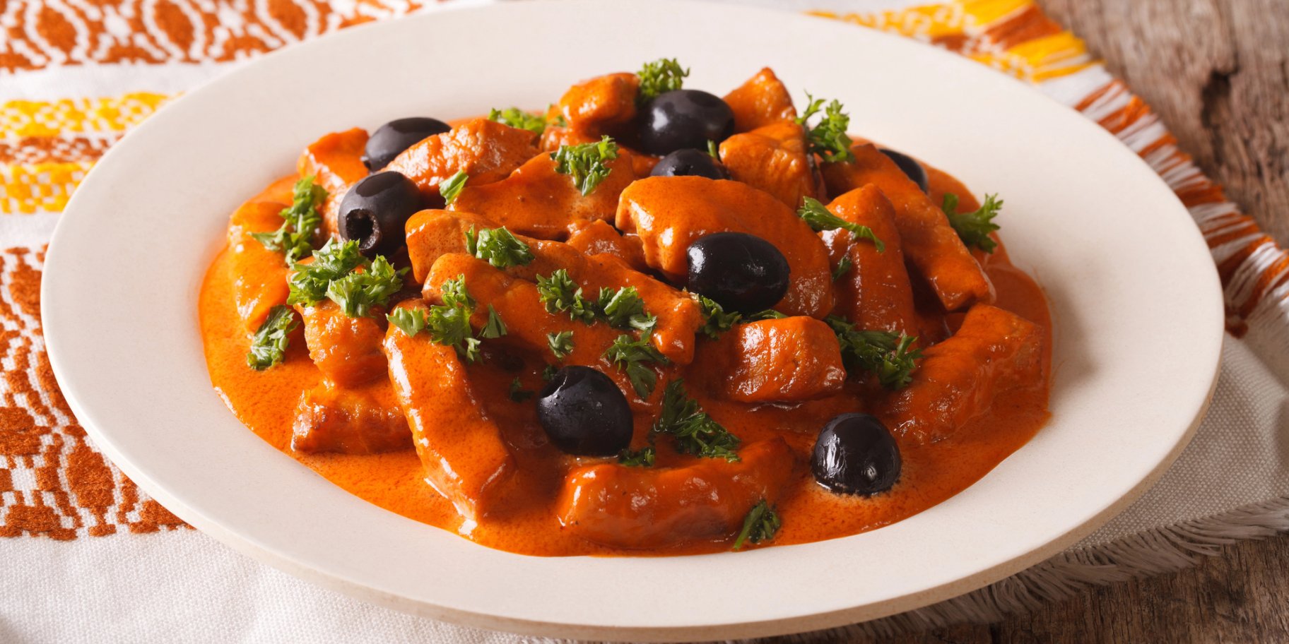 Середземноморська свинина в томатному соусі