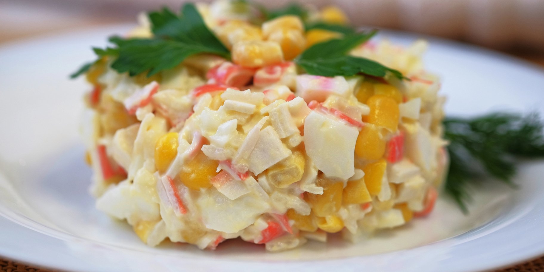 Крабовий салат з яйцями