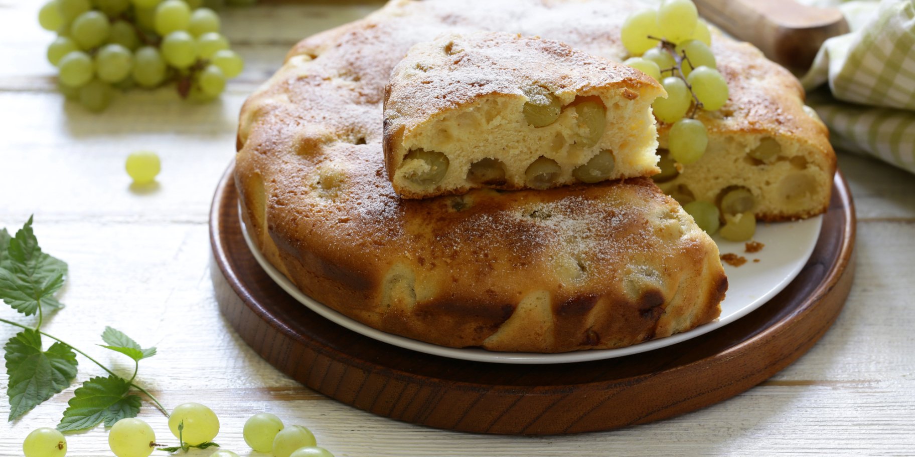 Шарлотка з виноградом