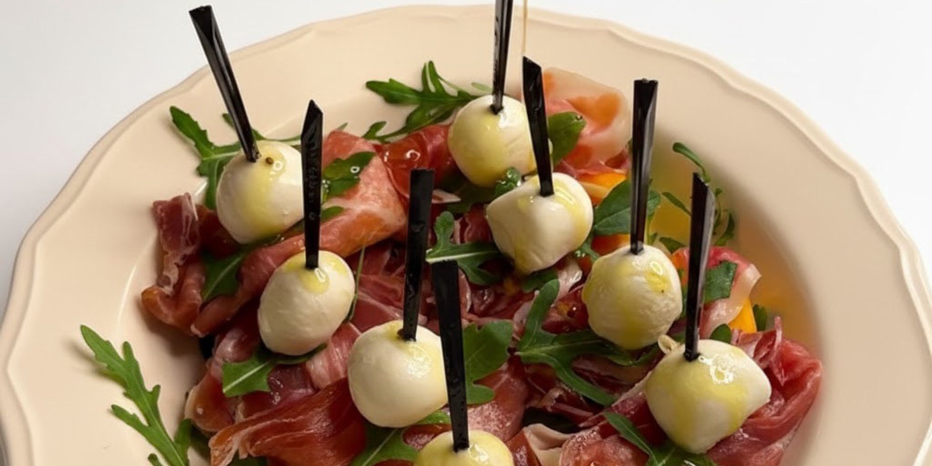 Канапе з хурмою та хамоном