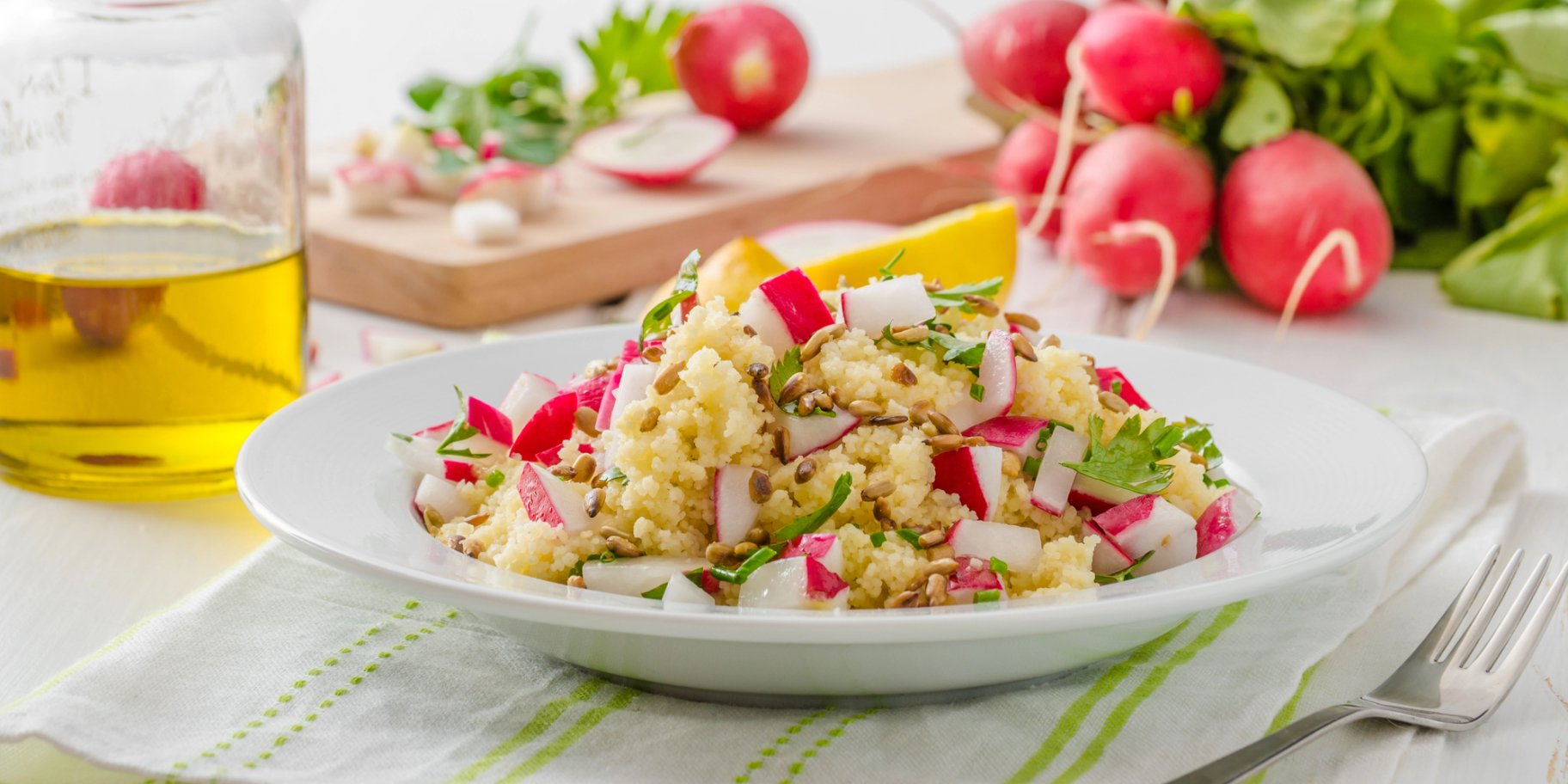 Салат з кускусом і редискою