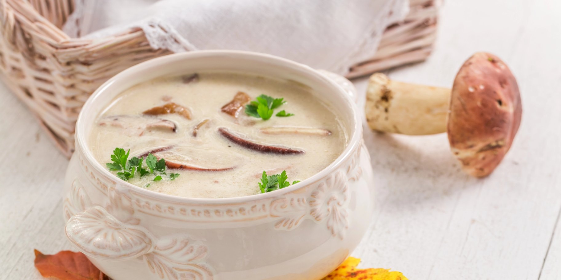 Карпатська юшка з плавленим сиром