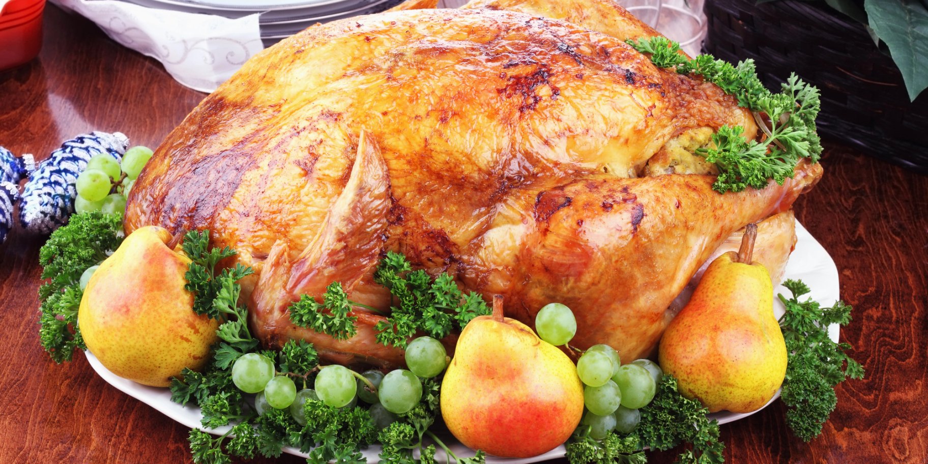 Курка з грушами в духовці