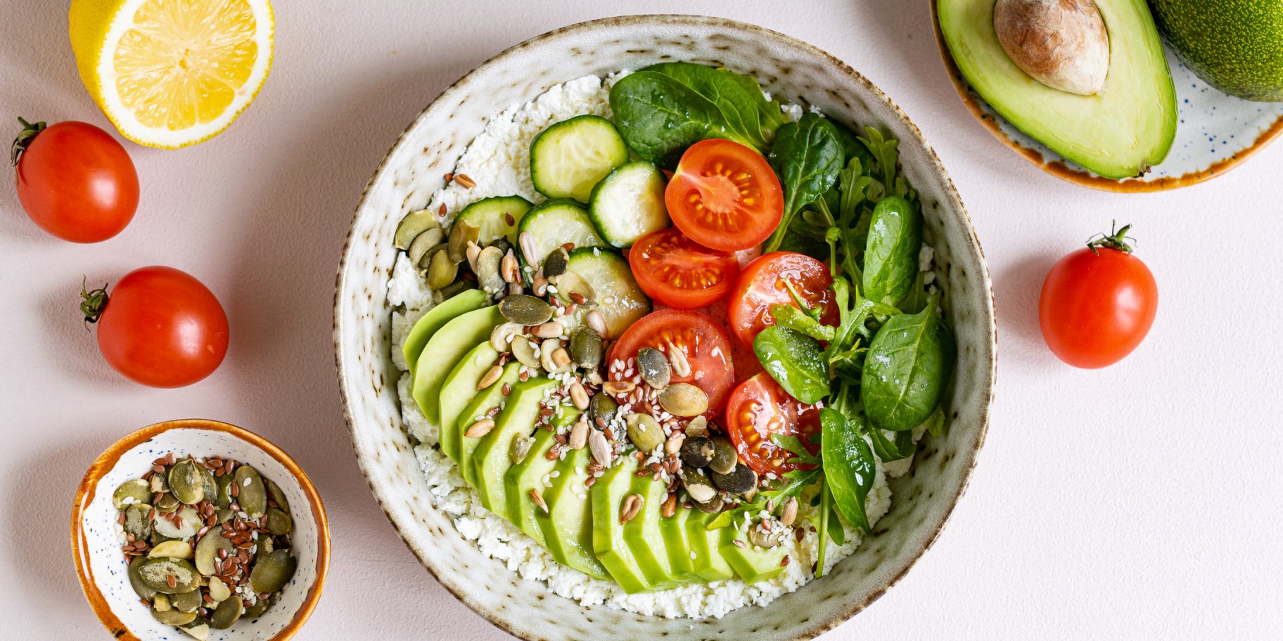 Боул із кисломолочним сиром та овочами