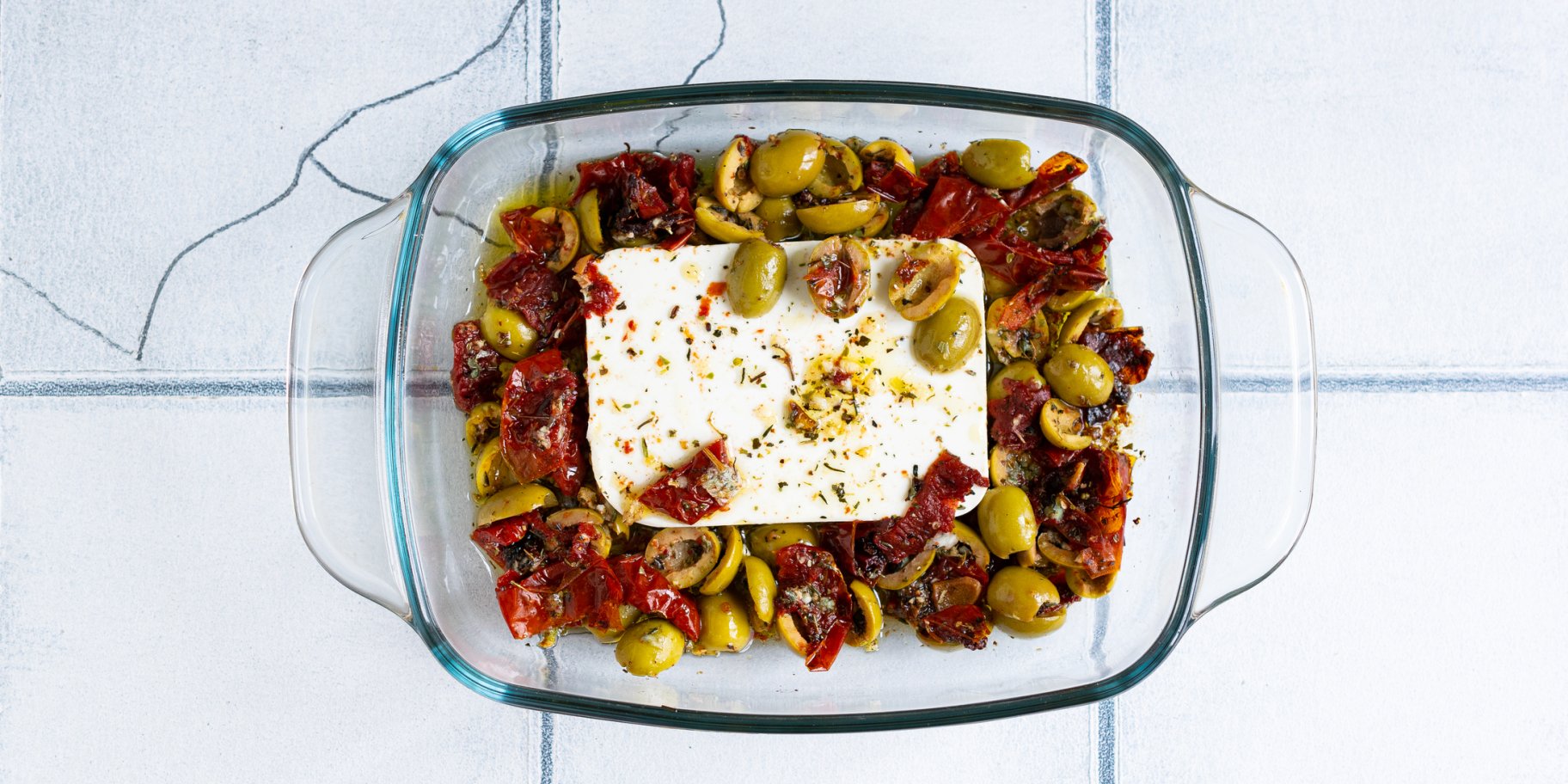 запечена фета по-середземноморськи