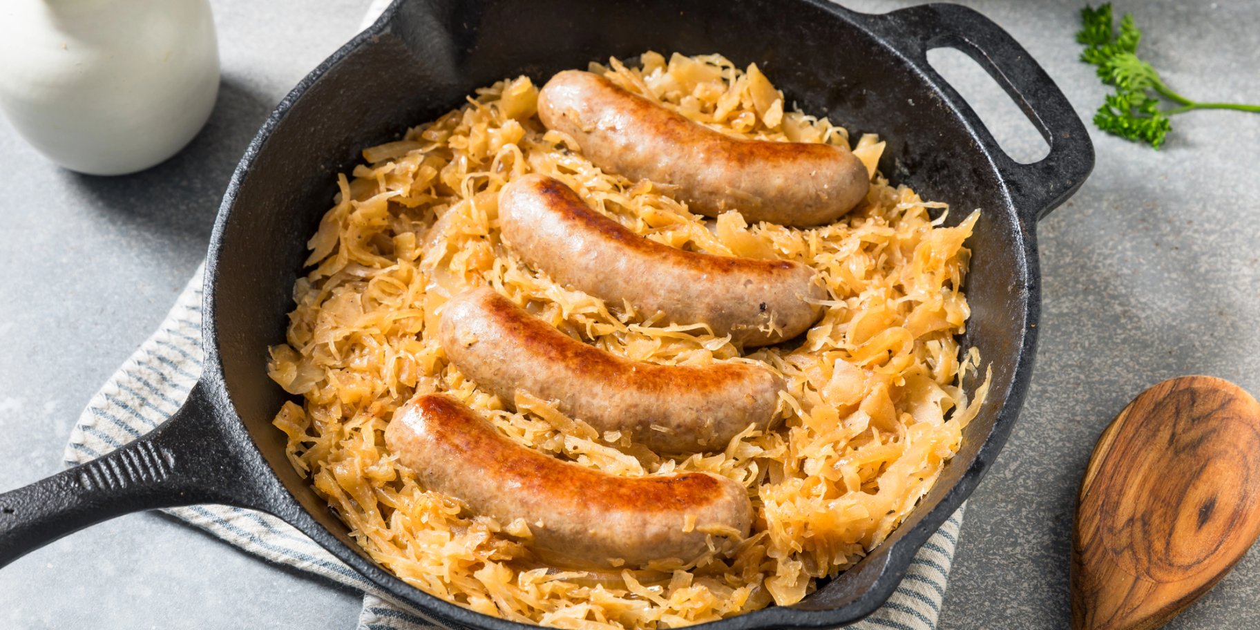 Квашена капуста з ковбасками