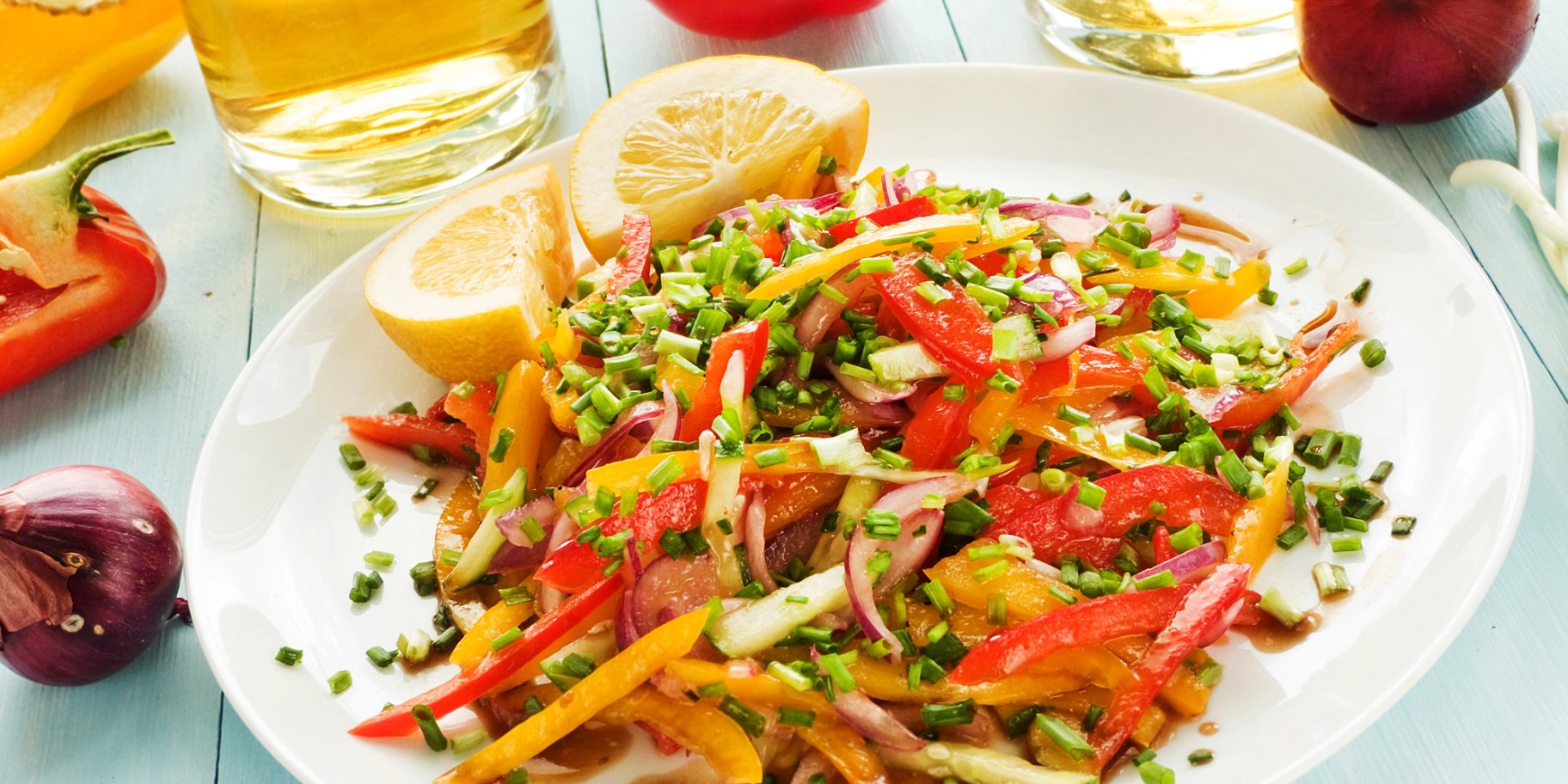 Теплий салат із цибулі-порею