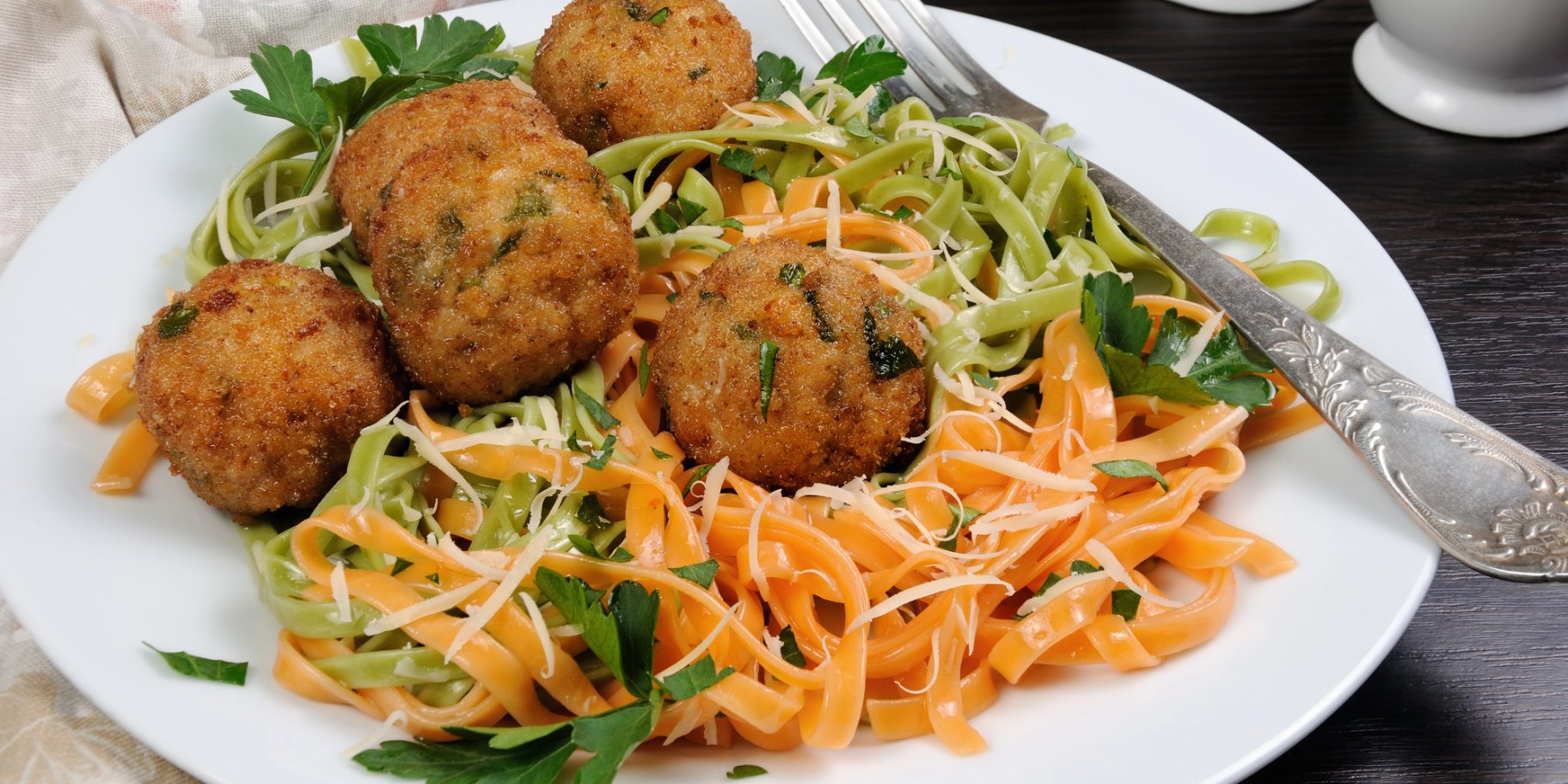 Яловичі фрикадельки з зеленою цибулею та шпинатом