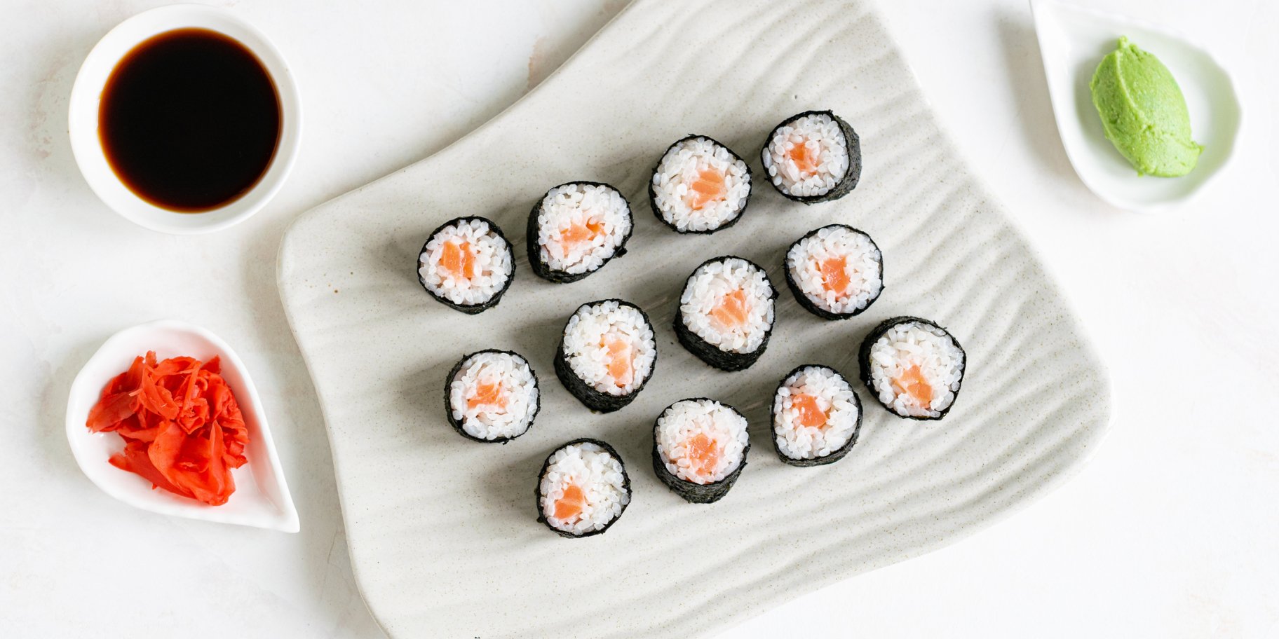 Суші маки з лососем