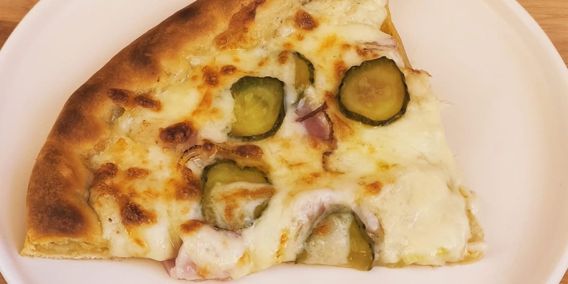 Піца з часниковим соусом, беконом Піца з часниковим соусом, беконом