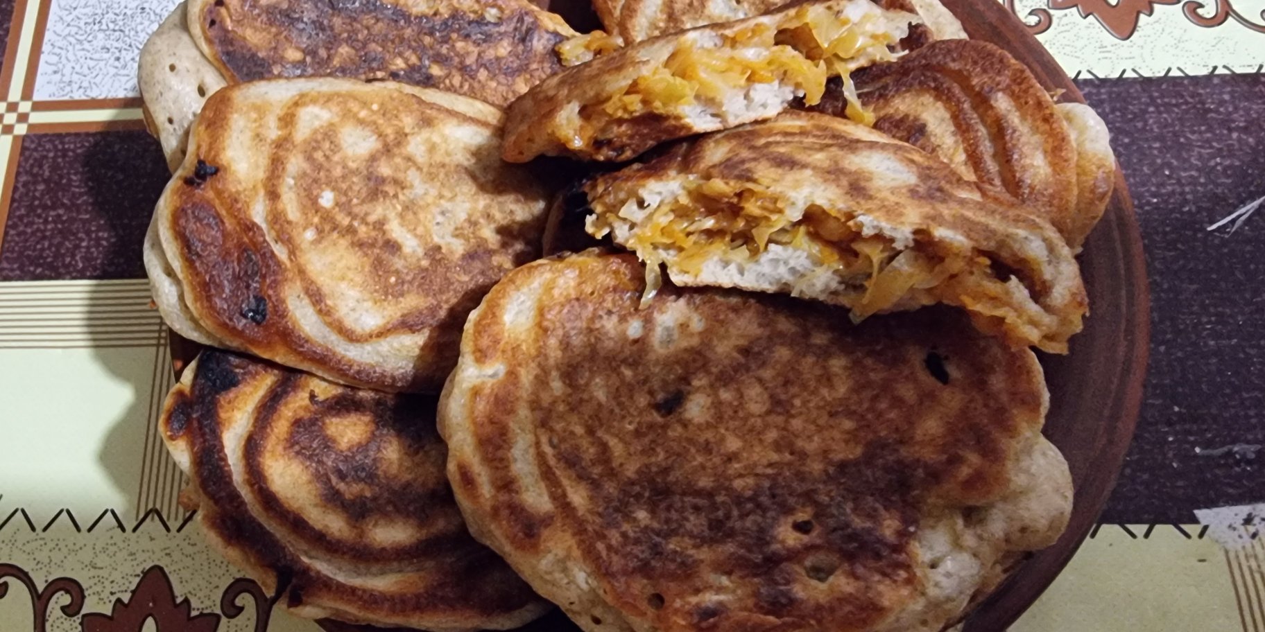 Ліниві пиріжки з тушкованою капустою