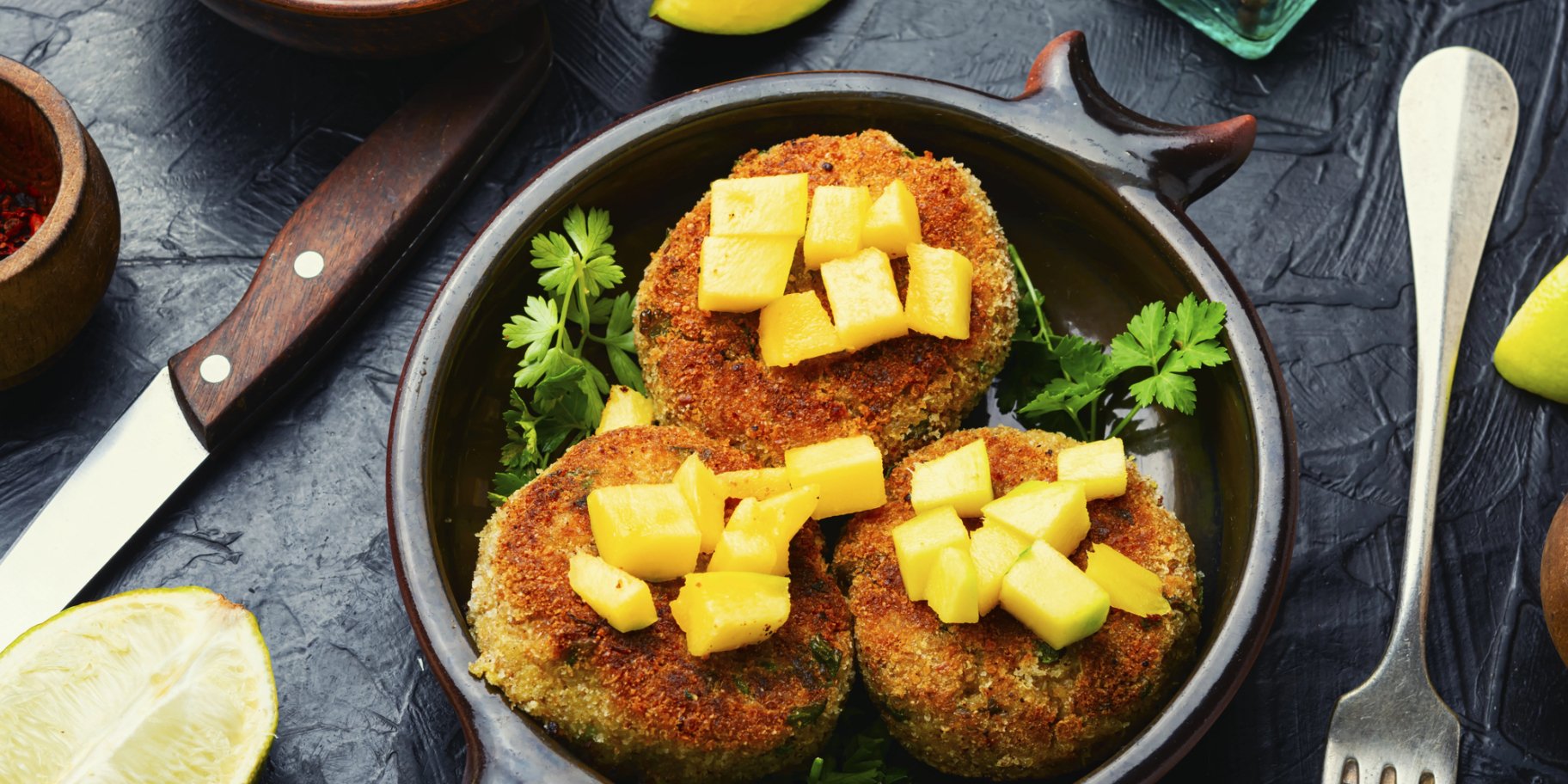 Котлета по-французьки з карамелізованим ананасом