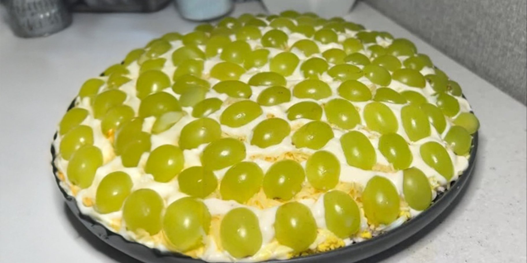 салат з куркою, сиром та виноградом