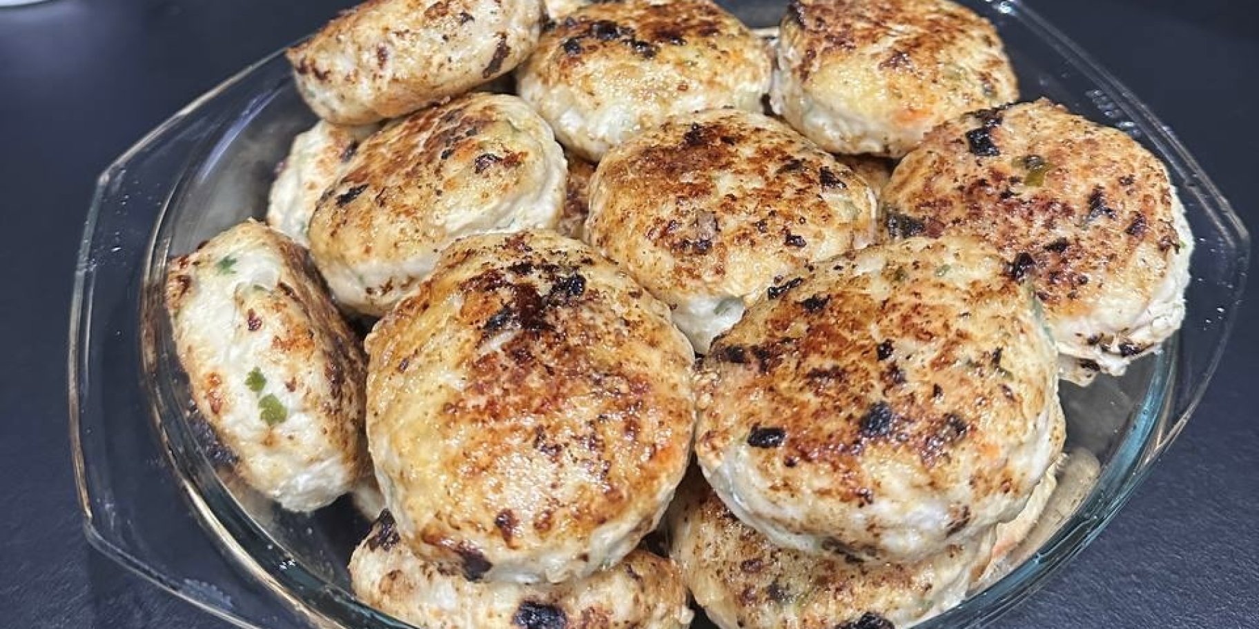 Курячі котлетки з морквою та зеленню