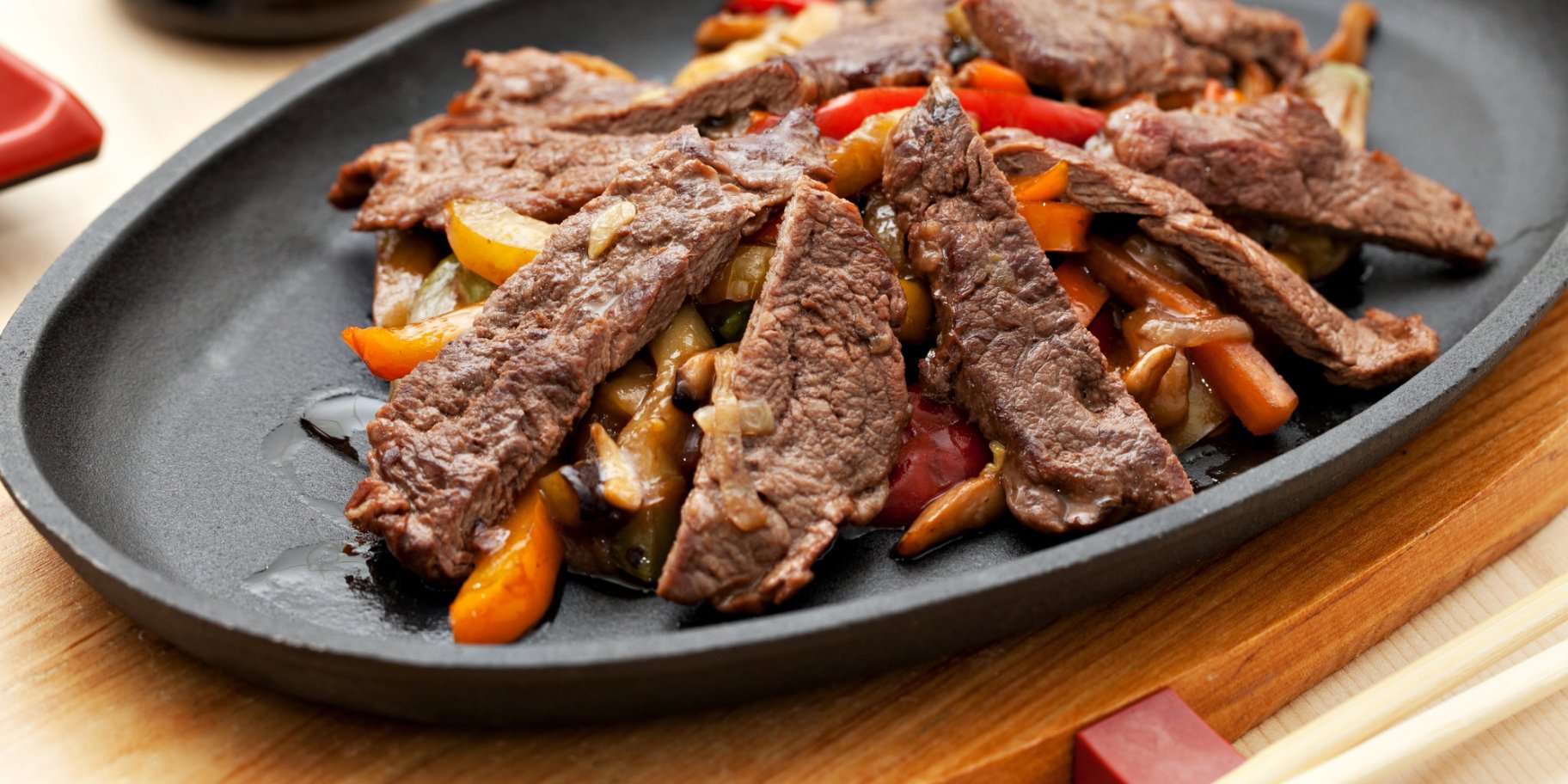 М’ясо з овочами в азійському стилі