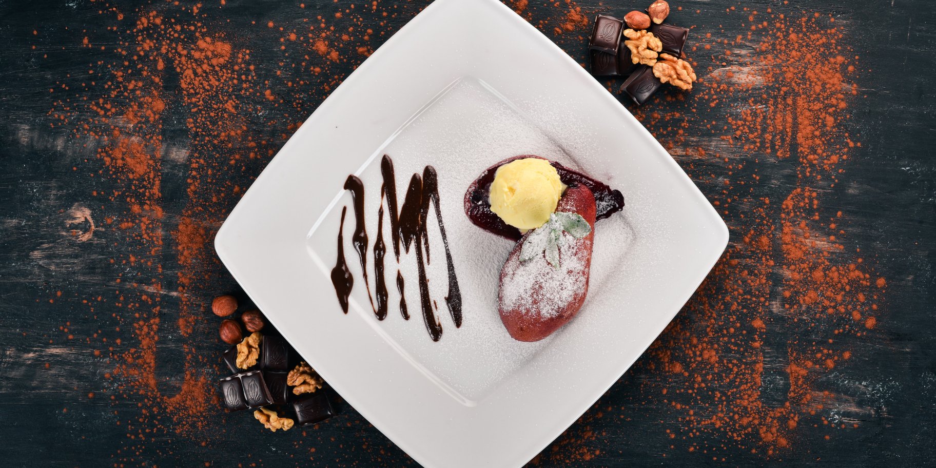 Груші з морозивом та горішками