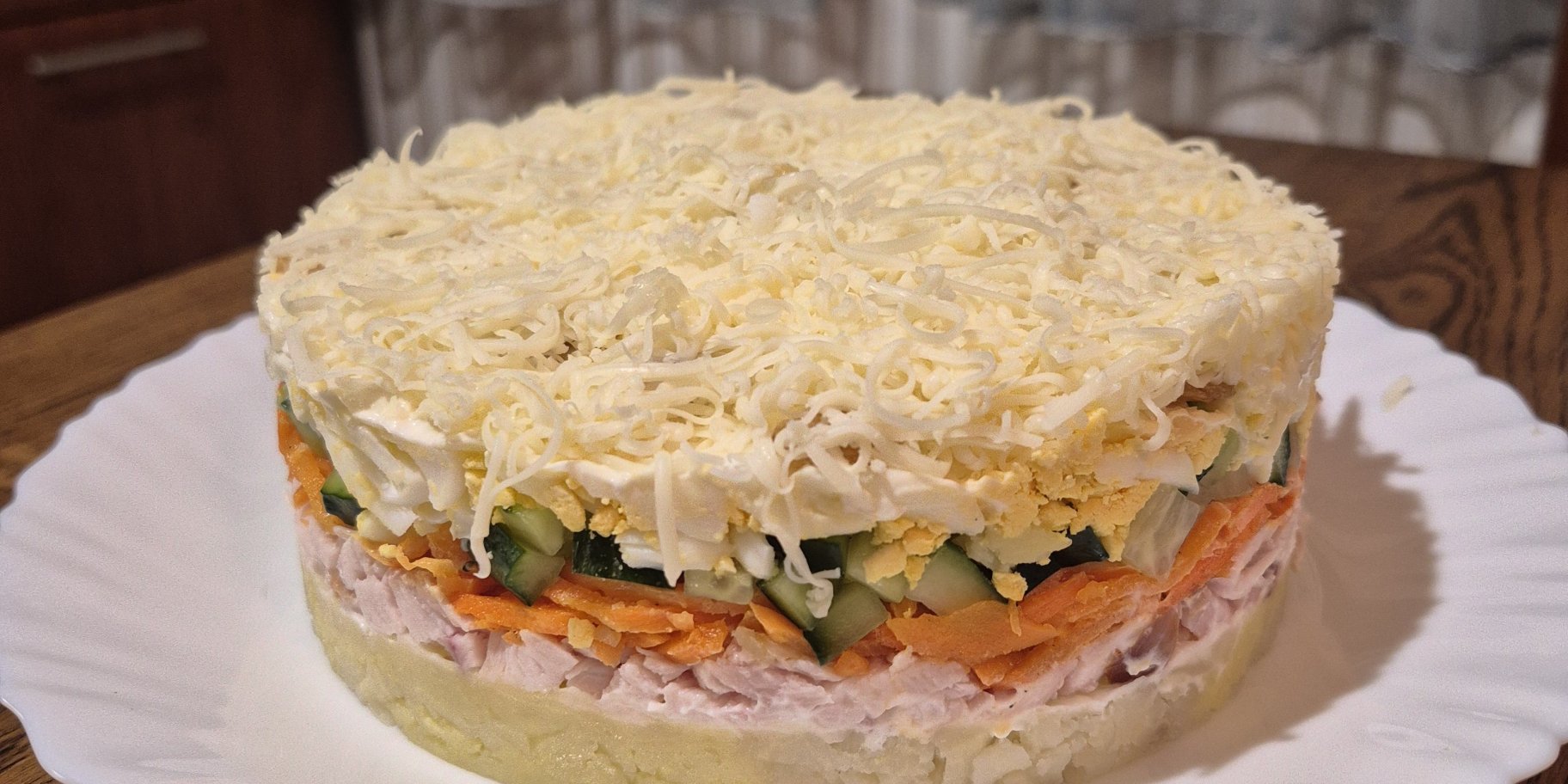 Салат з копченою куркою і корейською морквою