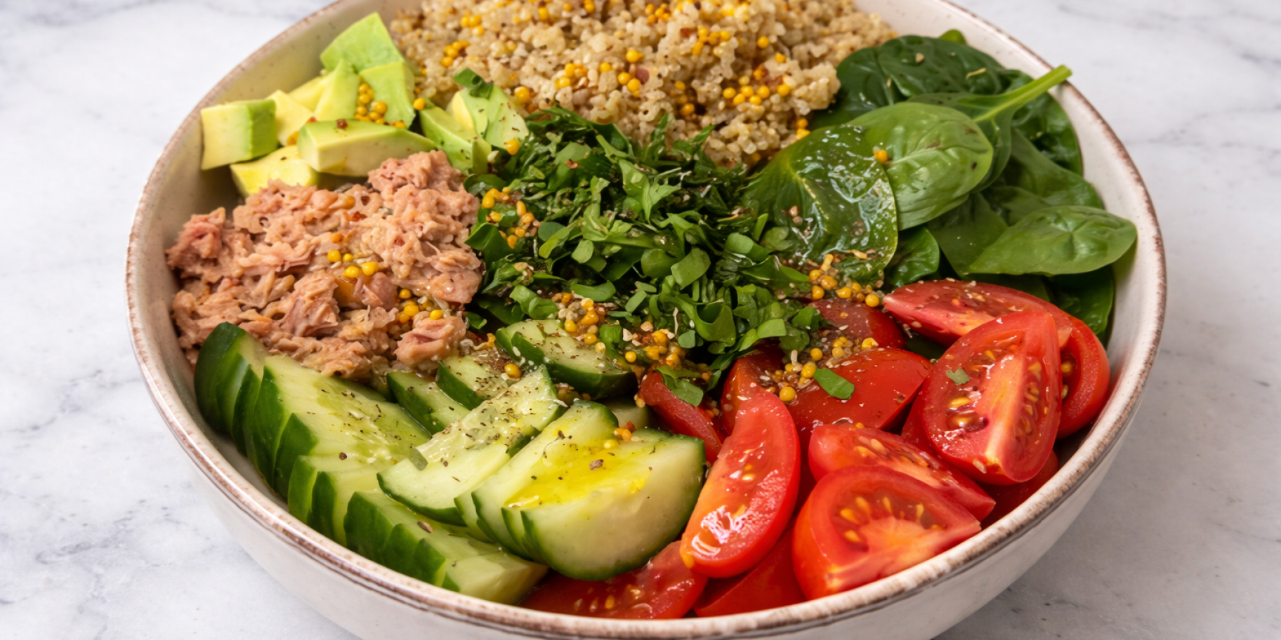 Боул з кіноа і тунцем
