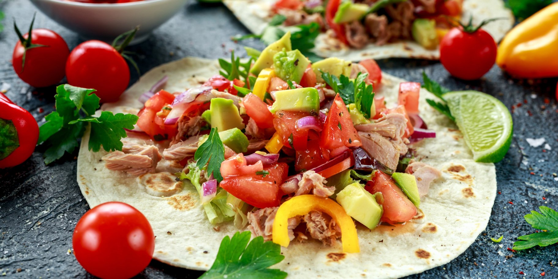 Врап із консервованим тунцем