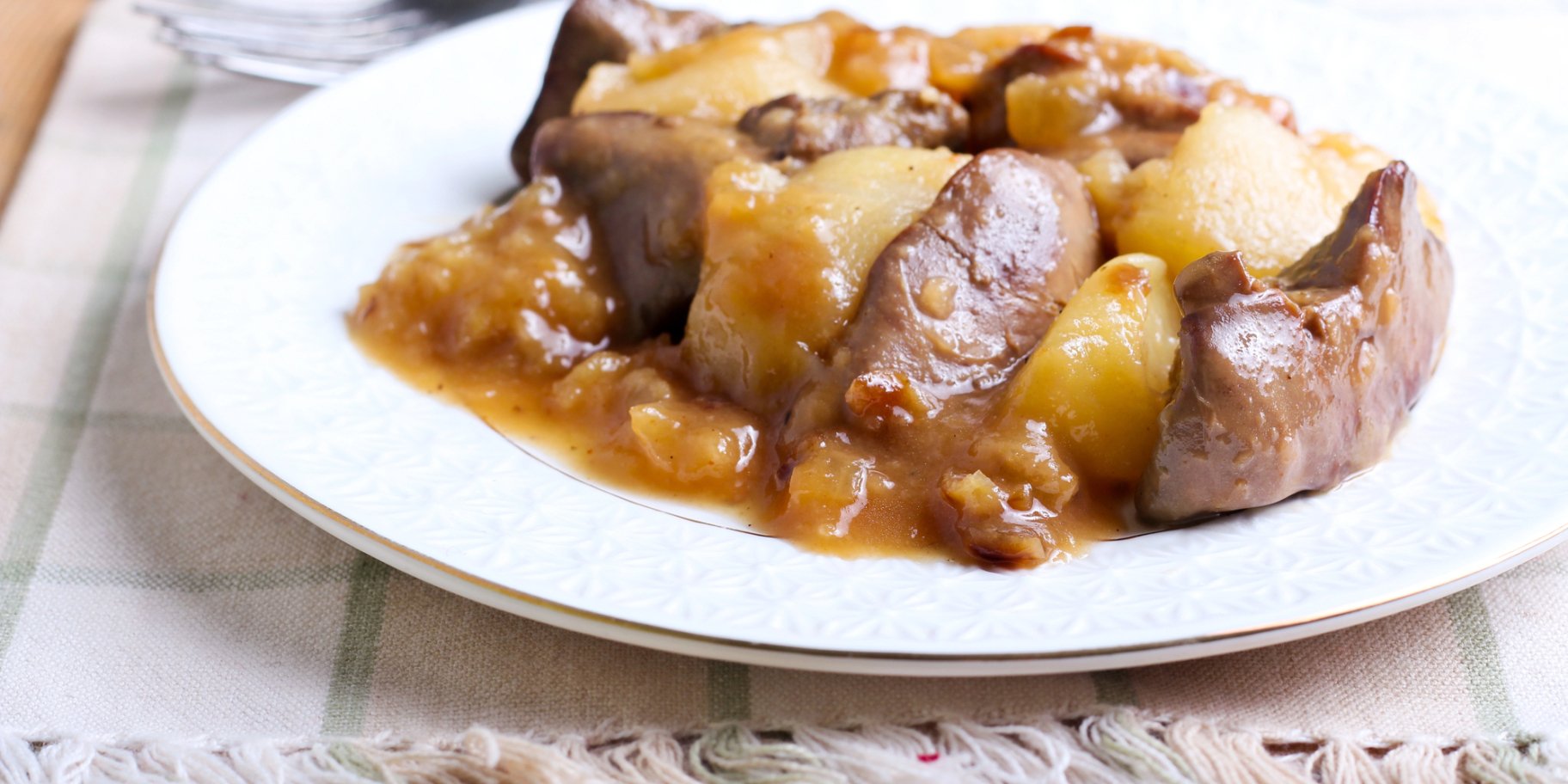 Печень с яблоками и луком Печень с яблоками