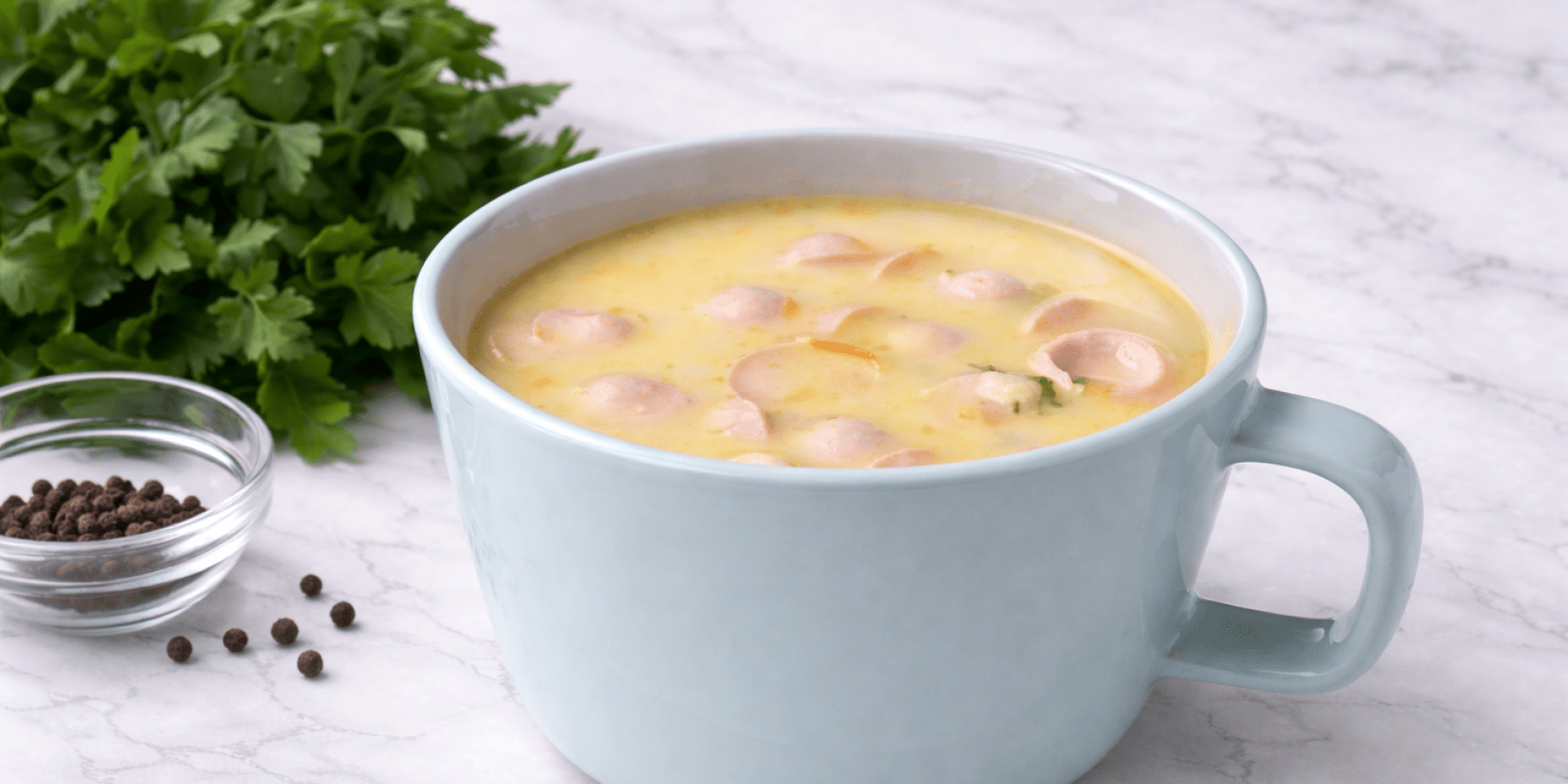 Суп з квашеною капустою і сосисками