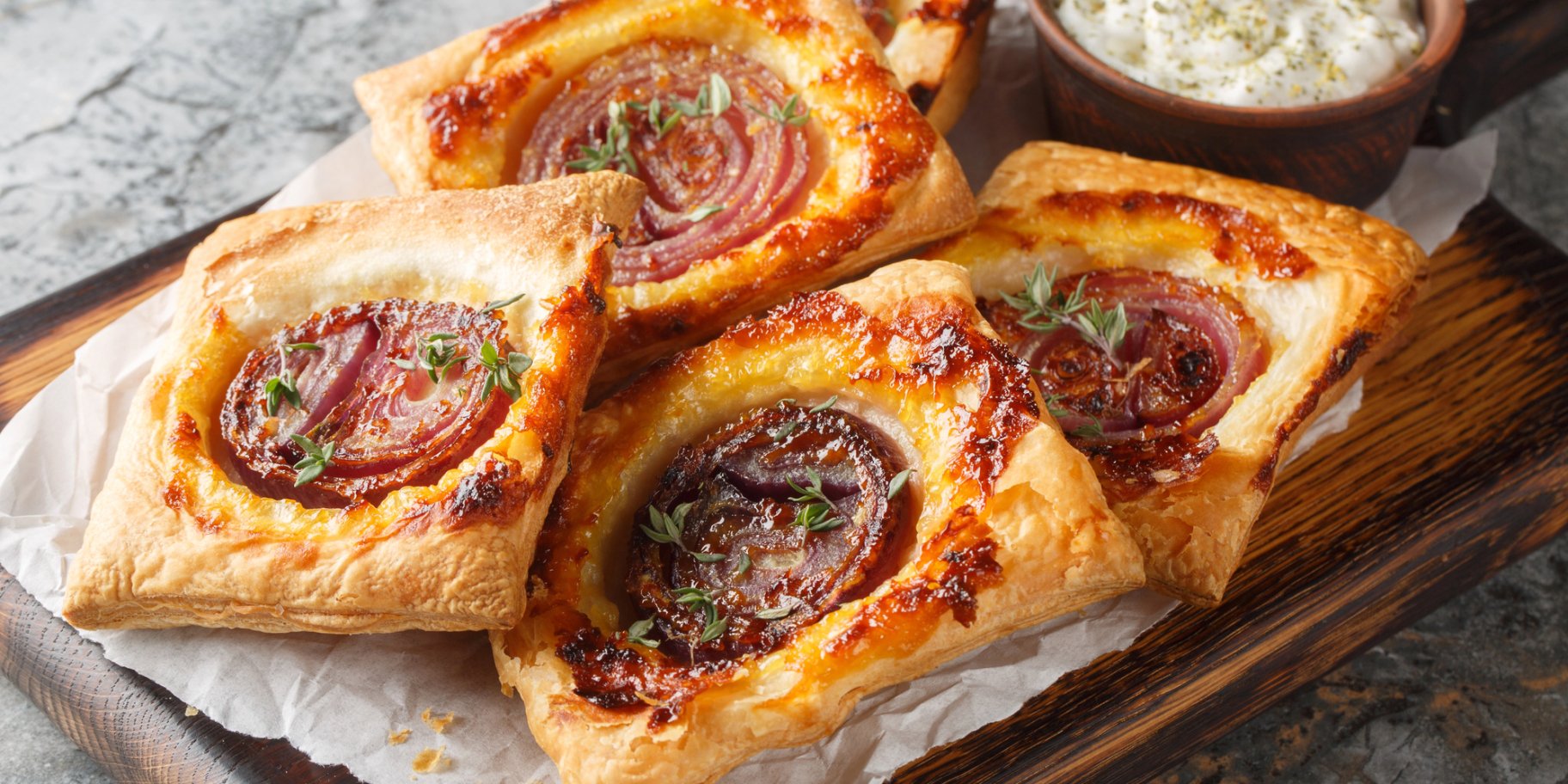 Перевернутий пиріг із цибулею