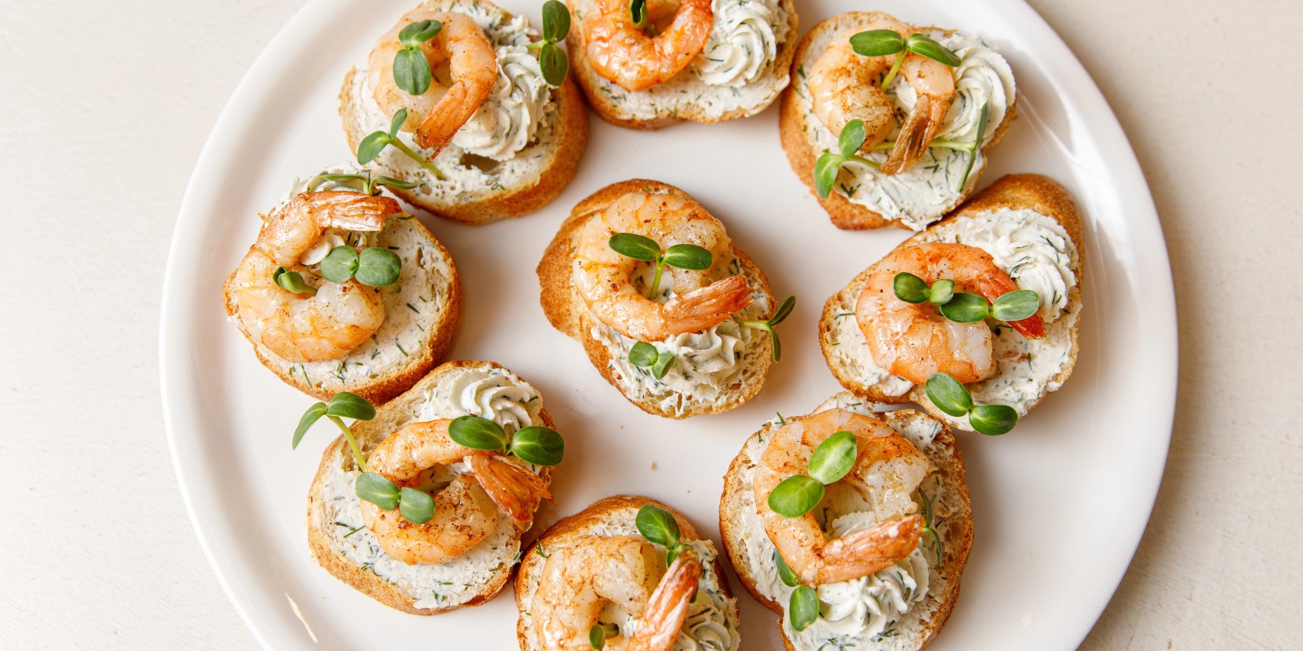 Вершкові канапки з креветками